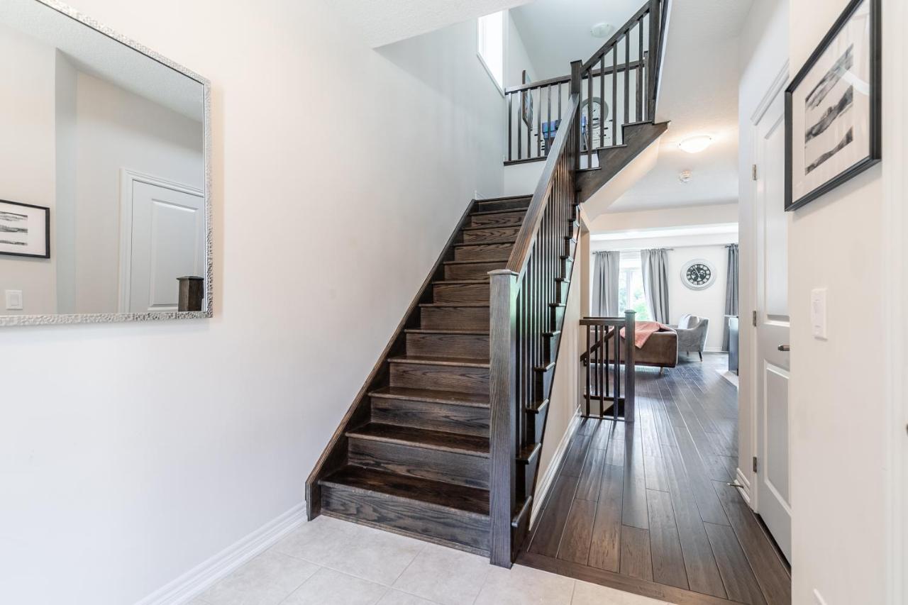 Globalstay Modern Townhomes In Lakeshore Steps To The Beach Hamilton Exterior foto