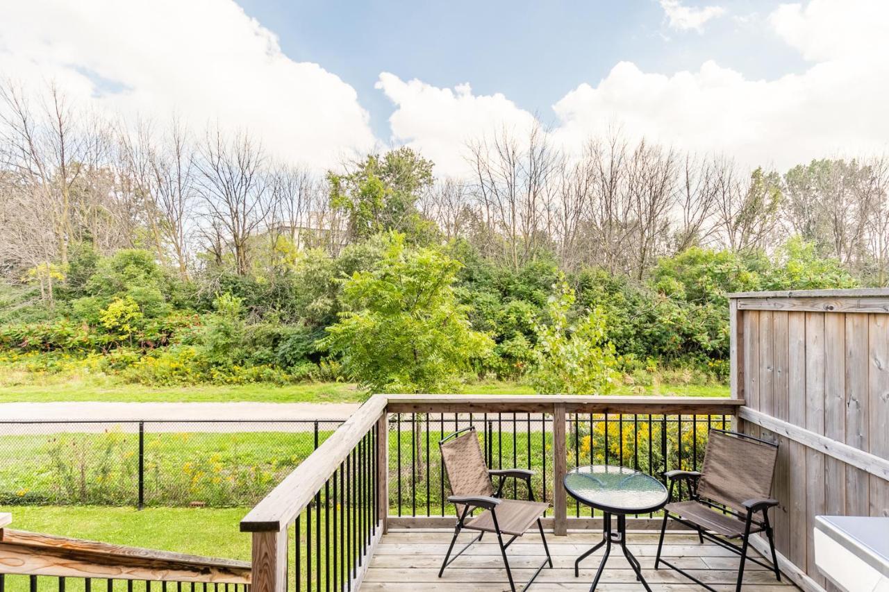 Globalstay Modern Townhomes In Lakeshore Steps To The Beach Hamilton Exterior foto