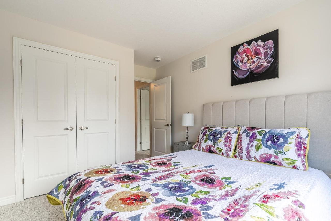 Globalstay Modern Townhomes In Lakeshore Steps To The Beach Hamilton Exterior foto