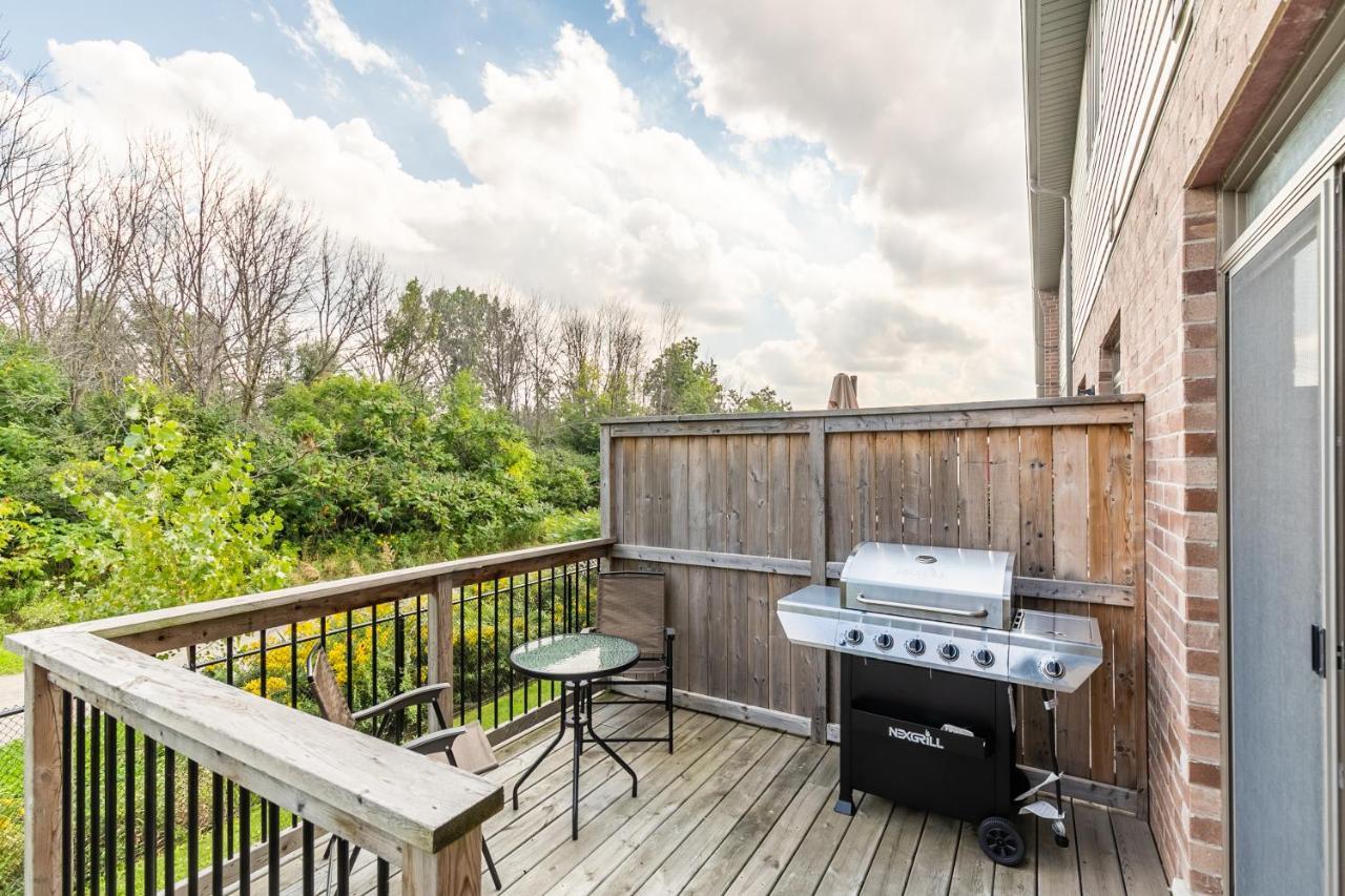 Globalstay Modern Townhomes In Lakeshore Steps To The Beach Hamilton Exterior foto
