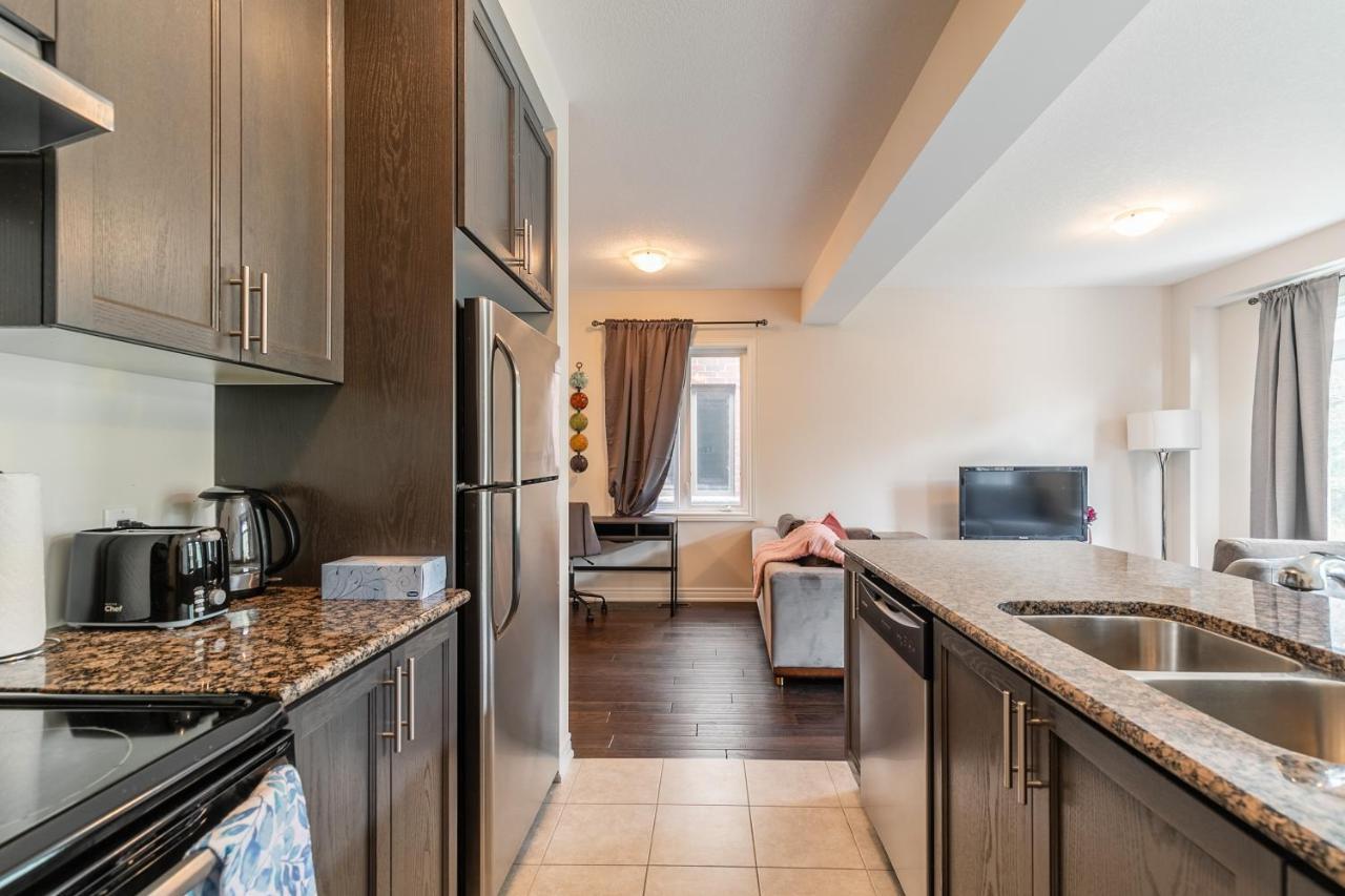 Globalstay Modern Townhomes In Lakeshore Steps To The Beach Hamilton Exterior foto