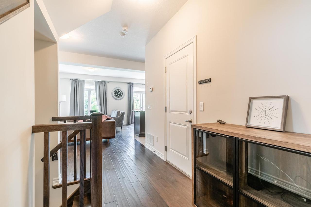 Globalstay Modern Townhomes In Lakeshore Steps To The Beach Hamilton Exterior foto
