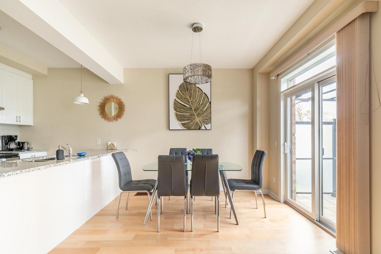 Globalstay Modern Townhomes In Lakeshore Steps To The Beach Hamilton Exterior foto