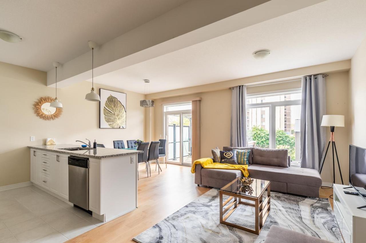 Globalstay Modern Townhomes In Lakeshore Steps To The Beach Hamilton Exterior foto