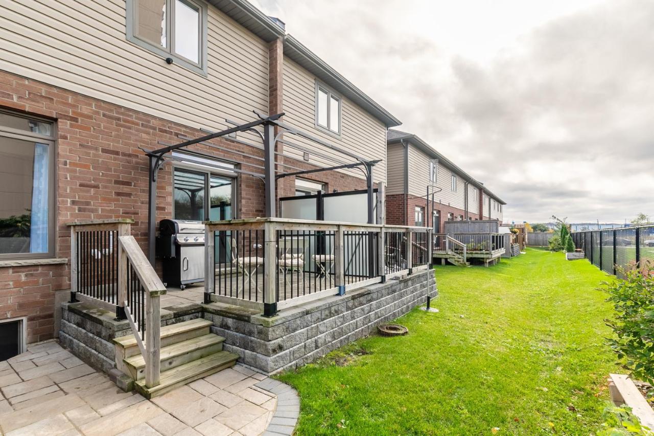 Globalstay Modern Townhomes In Lakeshore Steps To The Beach Hamilton Exterior foto