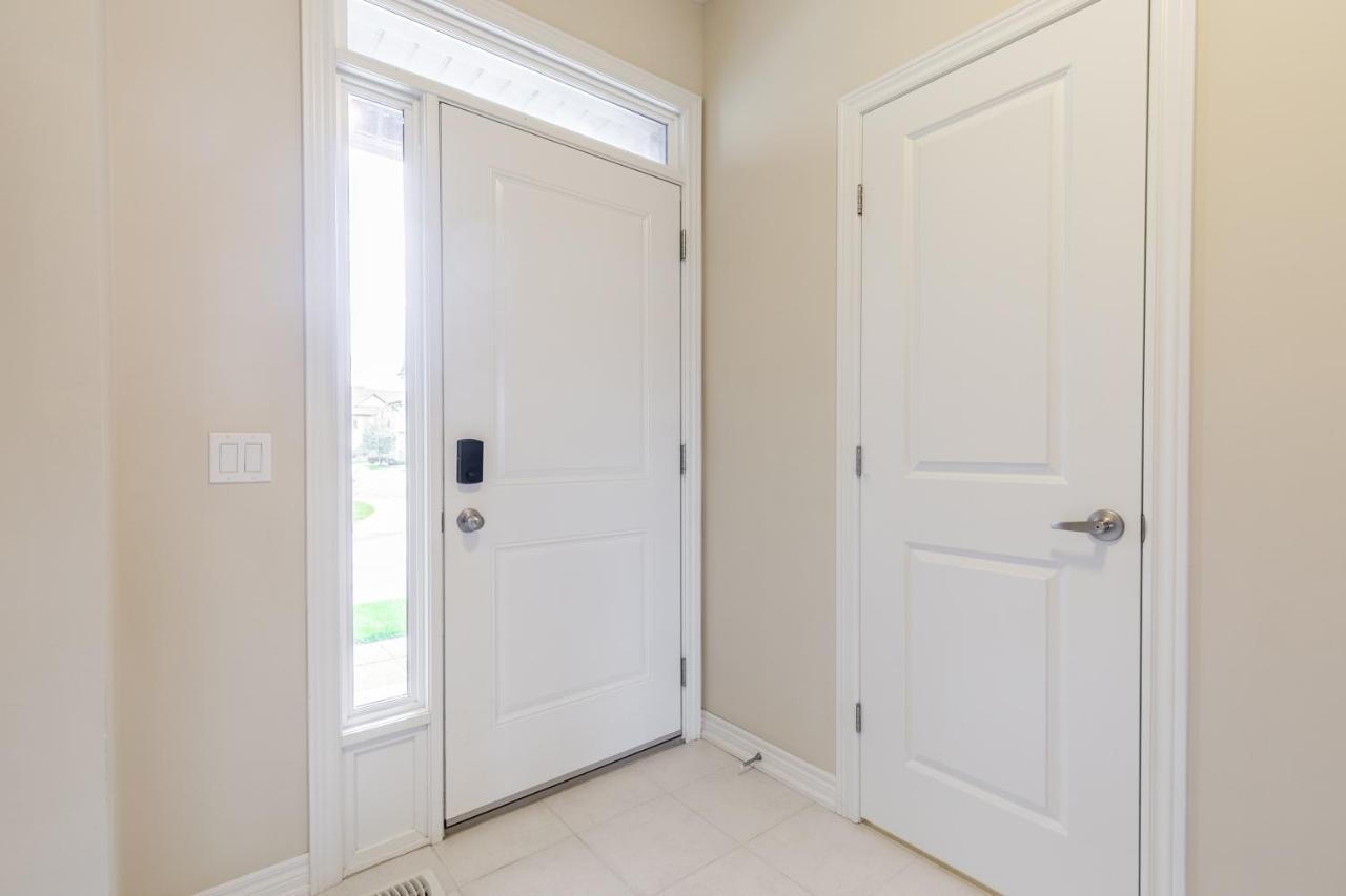 Globalstay Modern Townhomes In Lakeshore Steps To The Beach Hamilton Exterior foto